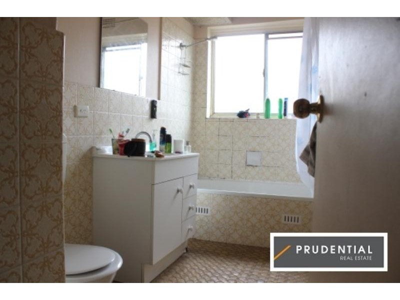 2/28 Moore Street, Campbelltown NSW 2560