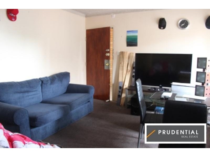 2/28 Moore Street, Campbelltown NSW 2560