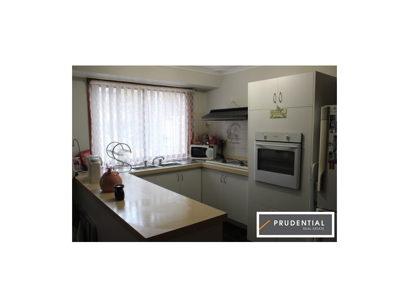 21 Hamlet Crescent, Rosemeadow NSW 2560