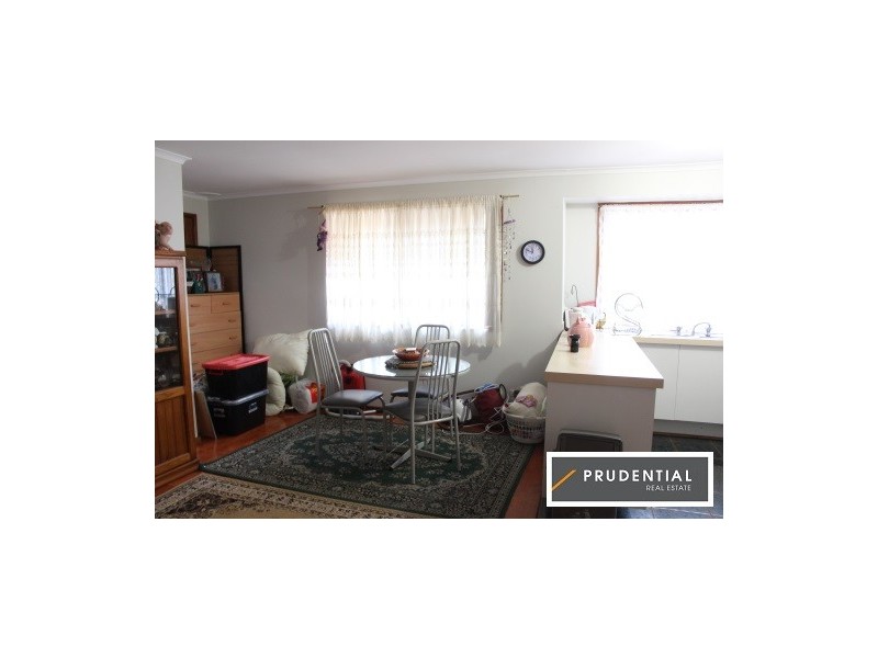 21 Hamlet Crescent, Rosemeadow NSW 2560