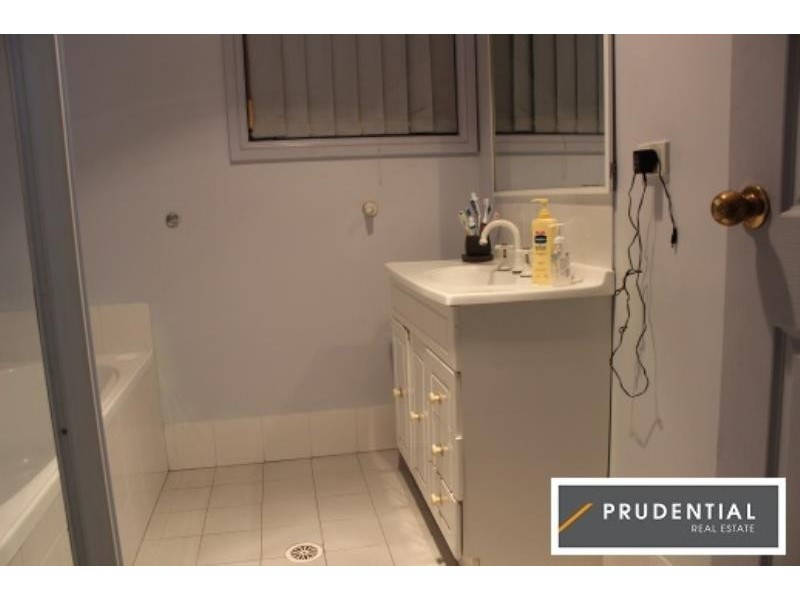 4/52 Chamberlian Street, Campbelltown NSW 2560