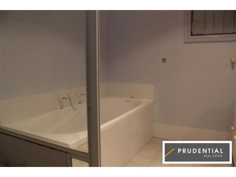 4/52 Chamberlian Street, Campbelltown NSW 2560