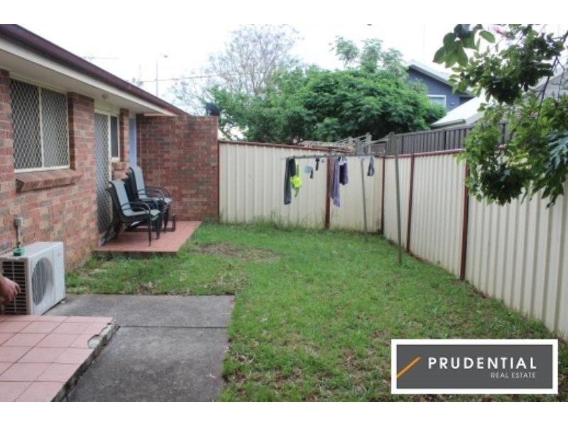 4/52 Chamberlian Street, Campbelltown NSW 2560