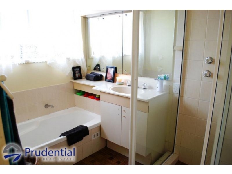 28 Romeo Crescent, Rosemeadow NSW 2560