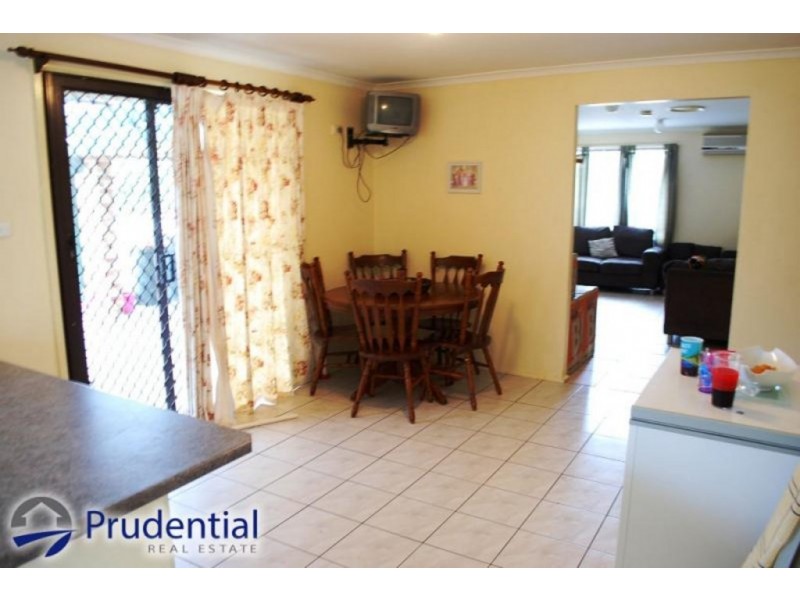 28 Romeo Crescent, Rosemeadow NSW 2560