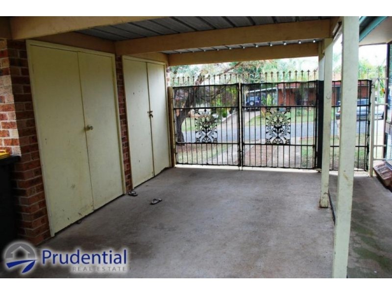 28 Romeo Crescent, Rosemeadow NSW 2560