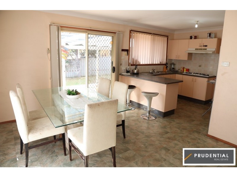 3 Portia Place, Rosemeadow NSW 2560