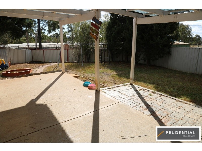 3 Portia Place, Rosemeadow NSW 2560