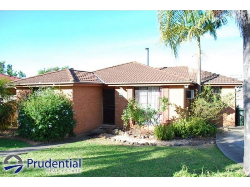 11 Bardolph Avenue, Rosemeadow NSW 2560