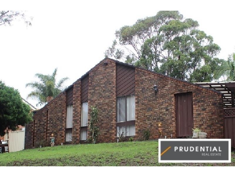 8 Alexis Place, Rosemeadow NSW 2560