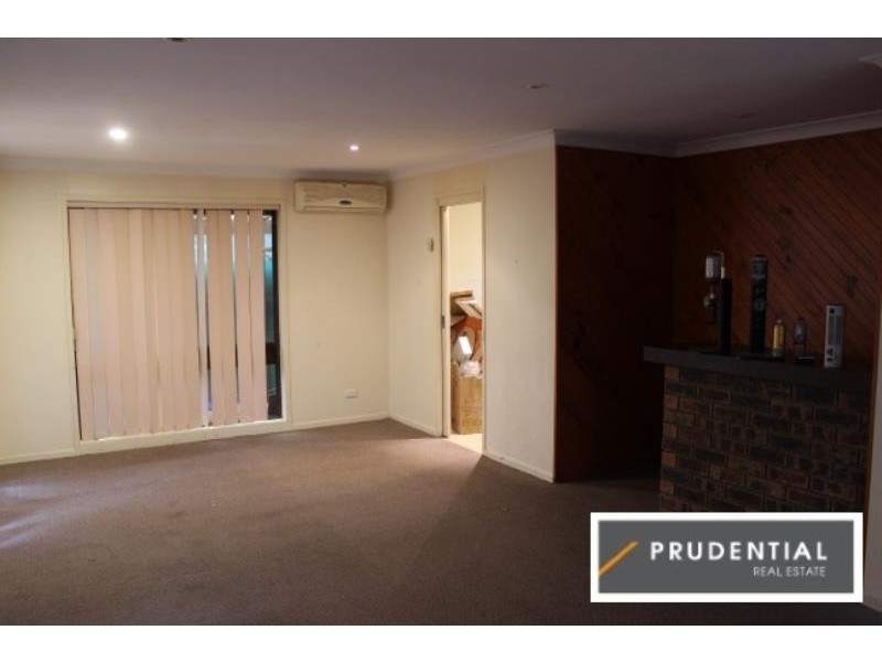 8 Alexis Place, Rosemeadow NSW 2560