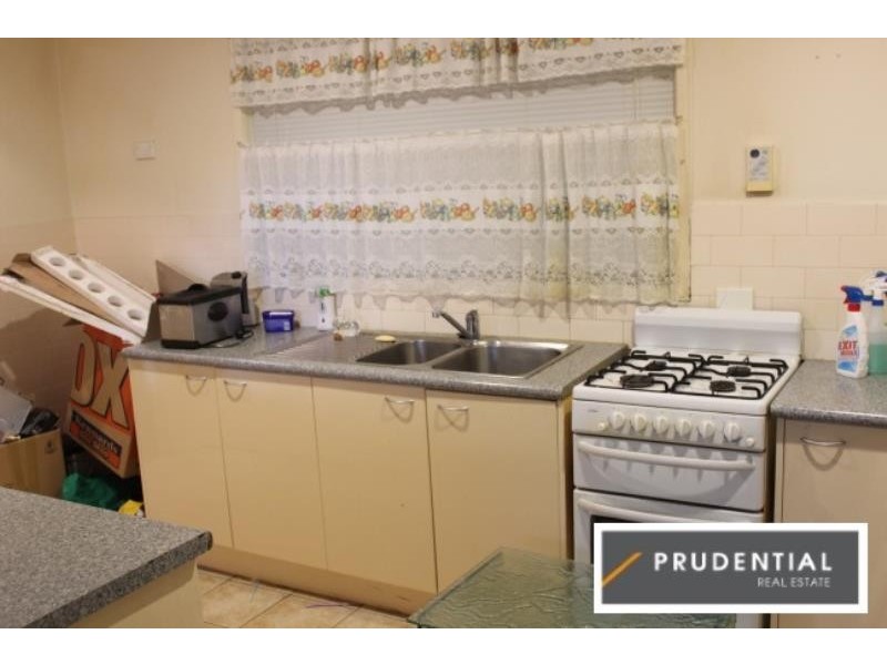 8 Alexis Place, Rosemeadow NSW 2560