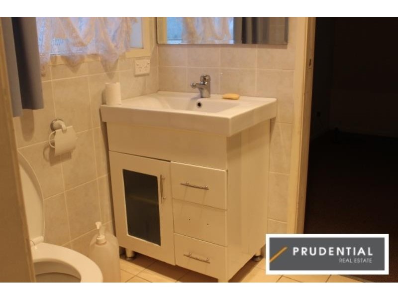 8 Alexis Place, Rosemeadow NSW 2560