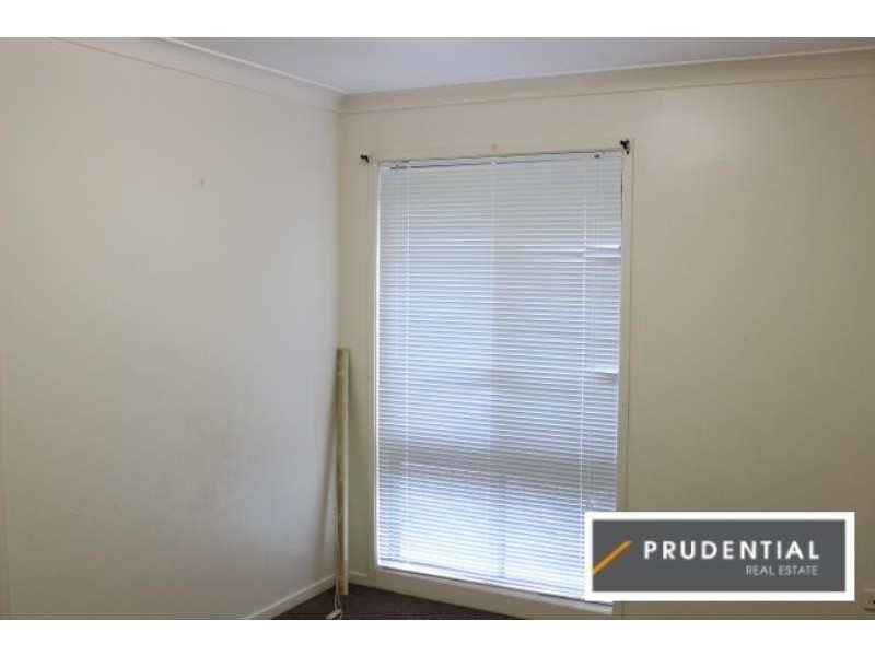 8 Alexis Place, Rosemeadow NSW 2560