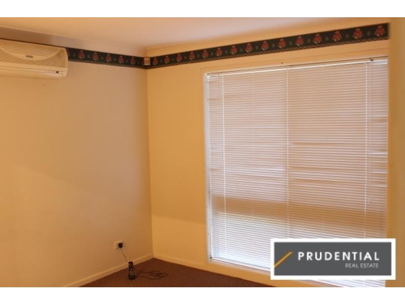 8 Alexis Place, Rosemeadow NSW 2560