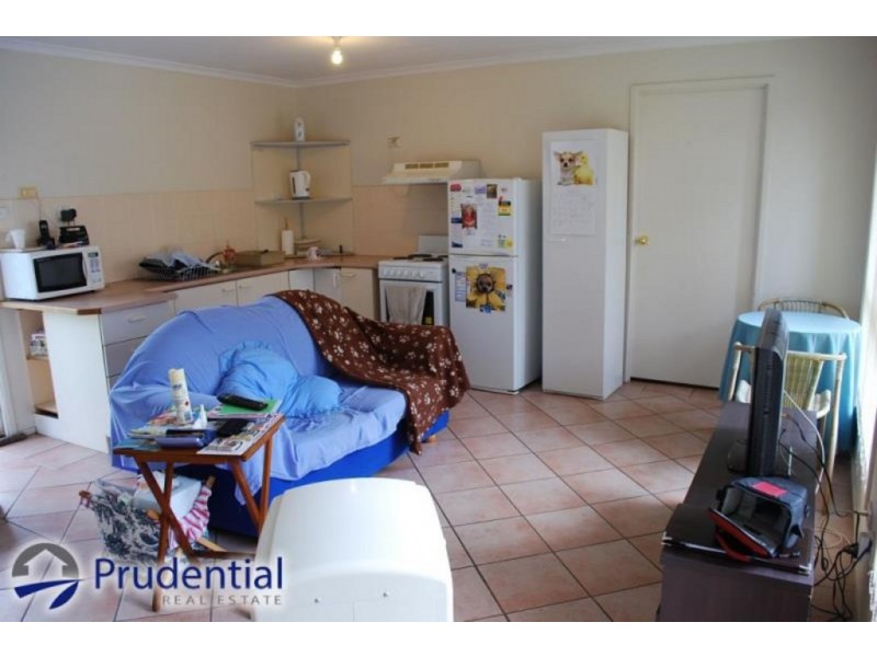 8b Elliott Place, St Helens Park NSW 2560