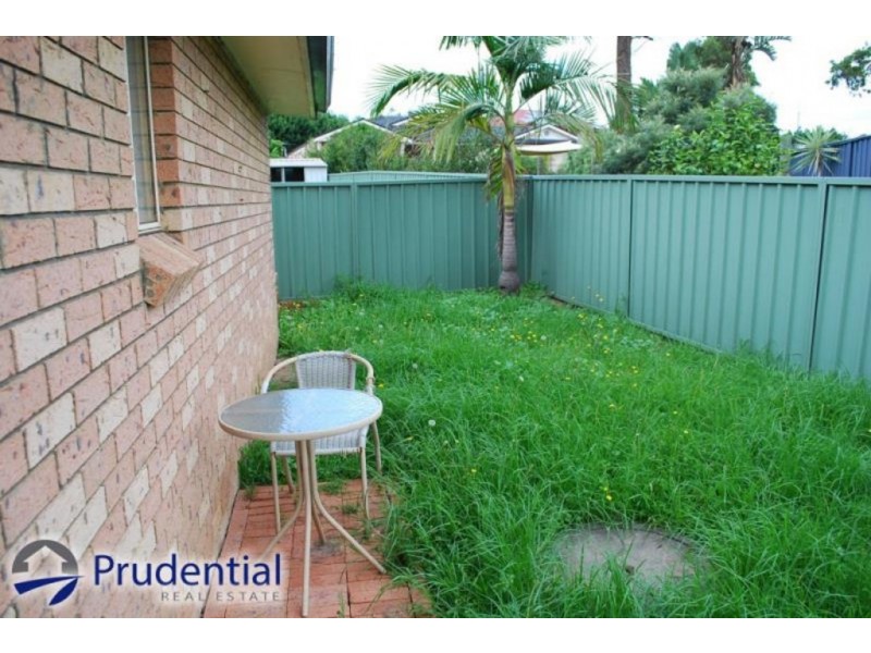 8b Elliott Place, St Helens Park NSW 2560