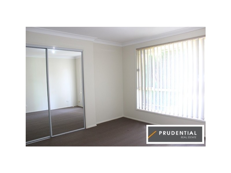 14 Spence Place, St Helens Park NSW 2560