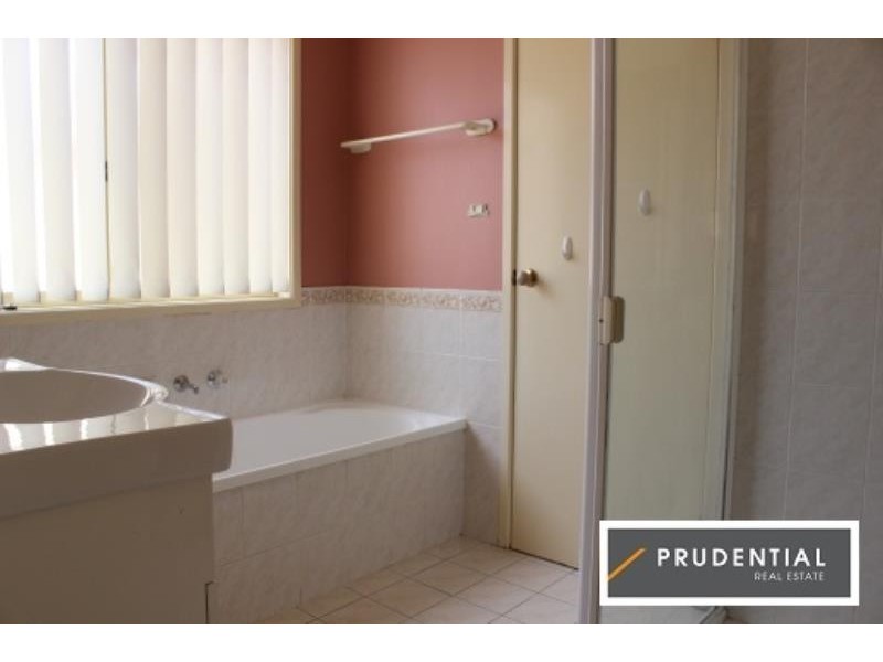30 Pyramus Circuit, Rosemeadow NSW 2560