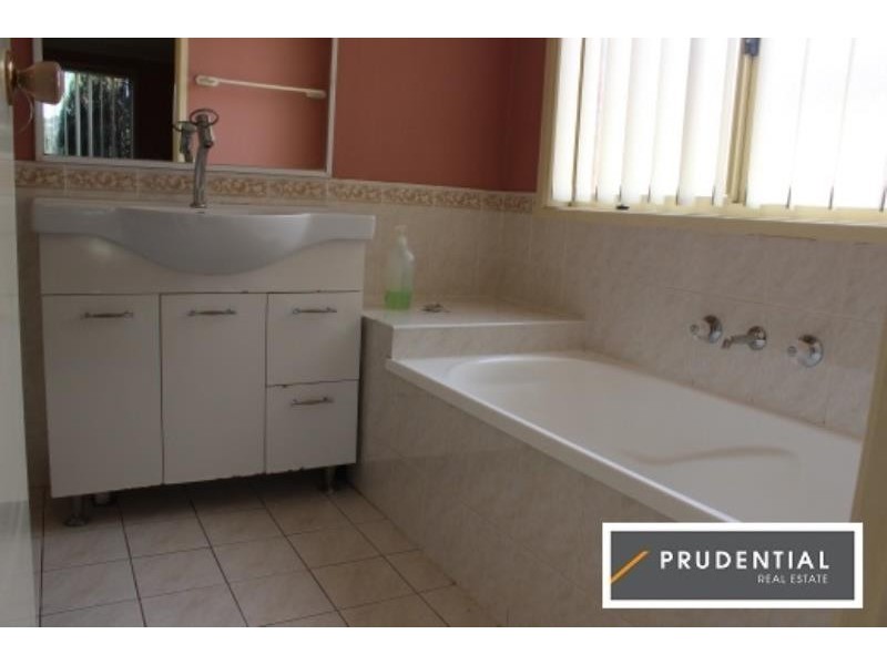 30 Pyramus Circuit, Rosemeadow NSW 2560