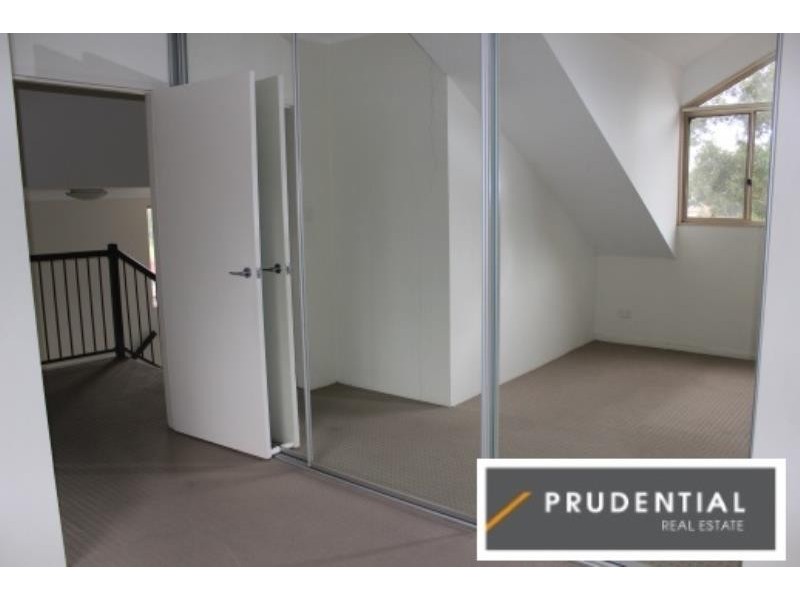 15/41 Woodhouse Drive, Ambarvale NSW 2560