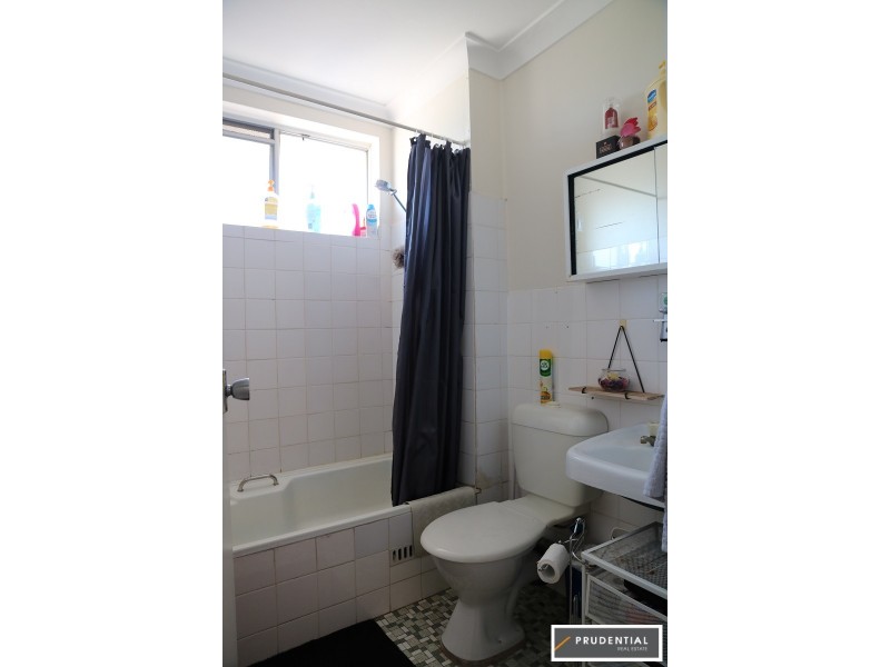 9/5 Hoddle Avenue, Campbelltown NSW 2560