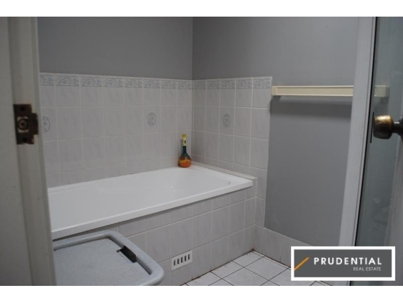 2/2 Skyfarmer Crescent, Raby NSW 2566