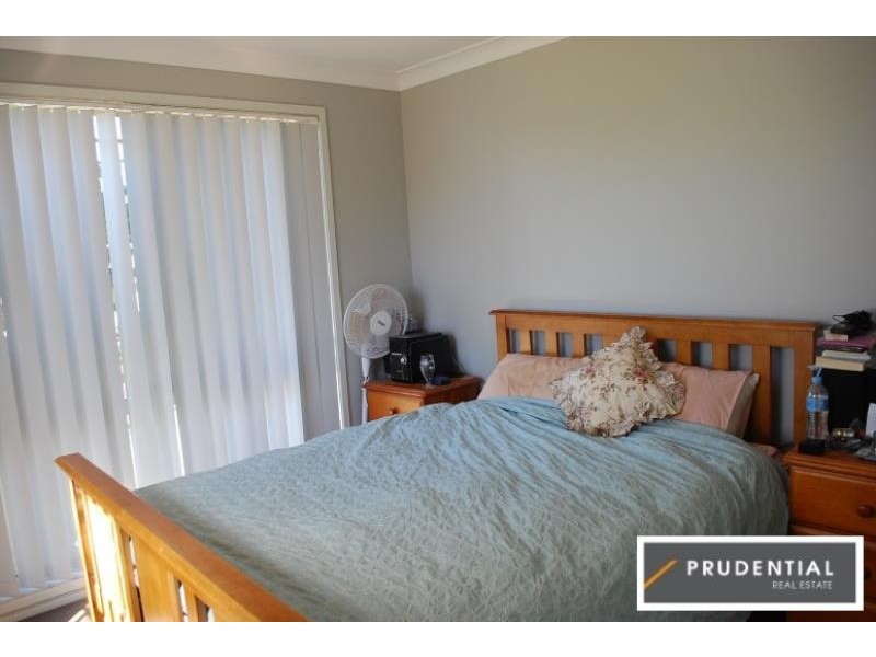 2/2 Skyfarmer Crescent, Raby NSW 2566