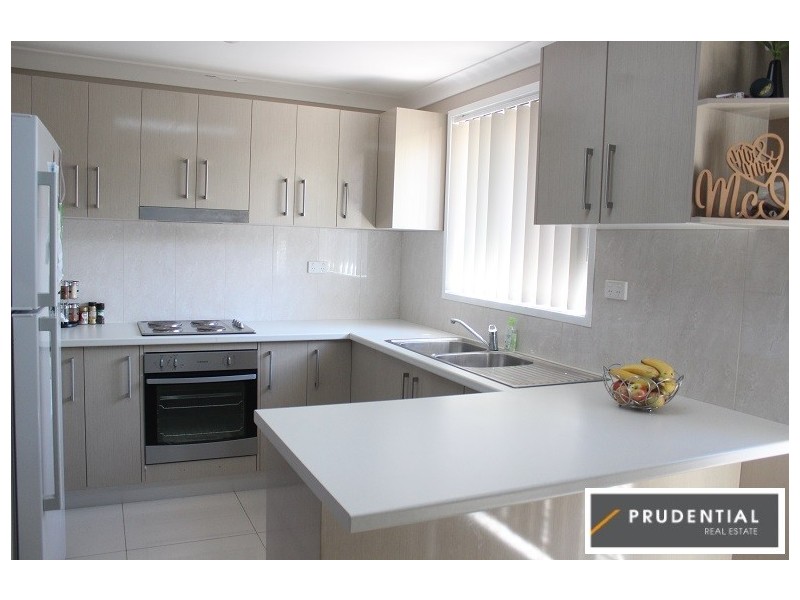 33 Lorenzo Crescent, Rosemeadow NSW 2560