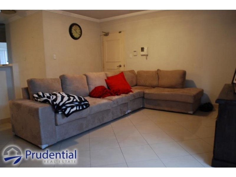 1/13 Chamberlain Street, Campbelltown NSW 2560