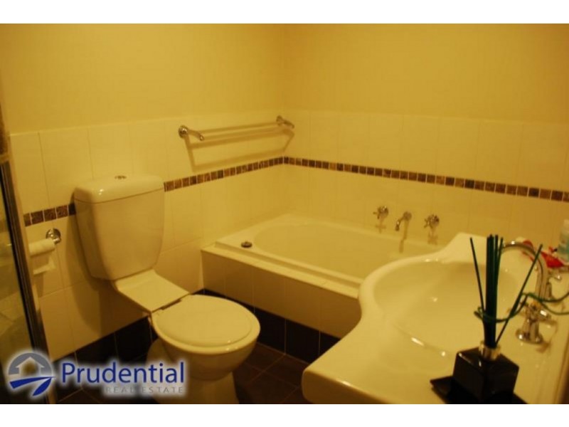 1/13 Chamberlain Street, Campbelltown NSW 2560