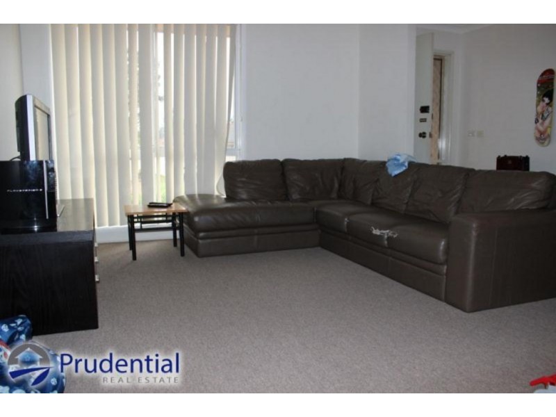 14 Carbasse Crescent, St Helens Park NSW 2560