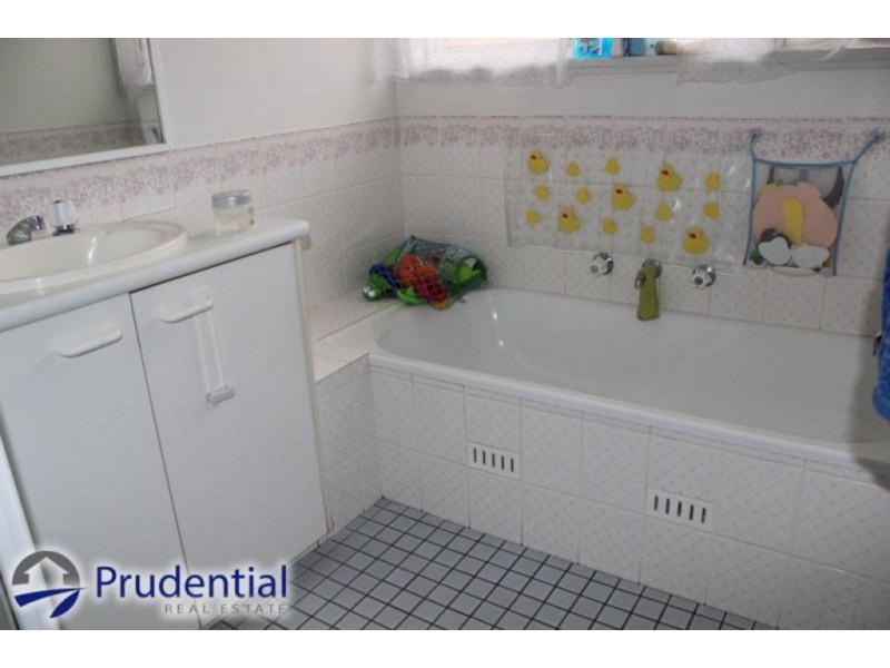 14 Carbasse Crescent, St Helens Park NSW 2560