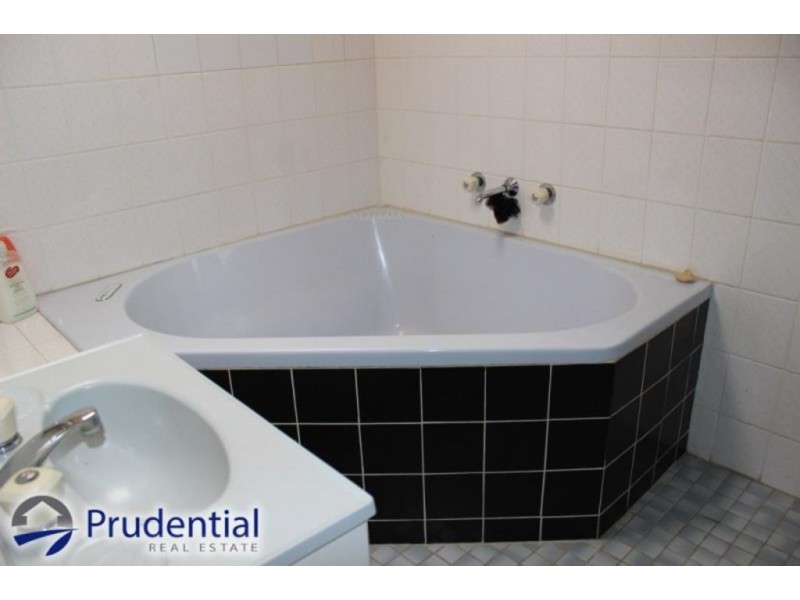 140 Campbellfield Avenue, Bradbury NSW 2560