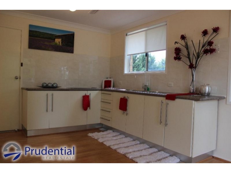 8 Gaspard Place, Ambarvale NSW 2560