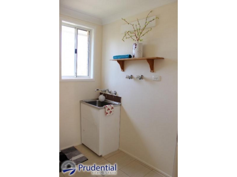 8 Gaspard Place, Ambarvale NSW 2560