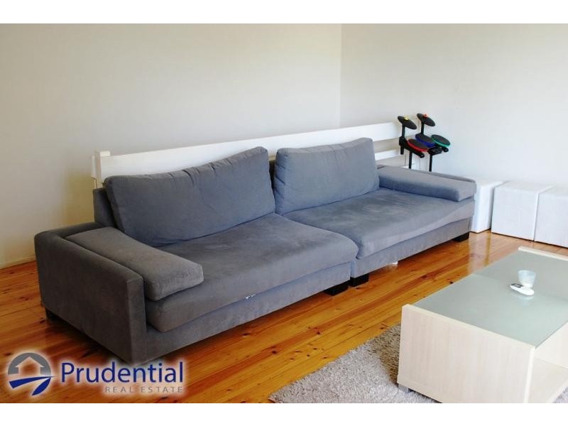 9 Kooloona Cres, Bradbury NSW 2560