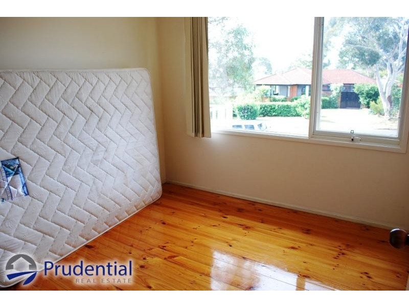 9 Kooloona Cres, Bradbury NSW 2560