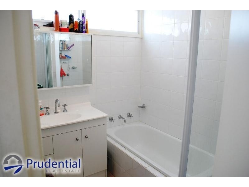 9 Kooloona Cres, Bradbury NSW 2560