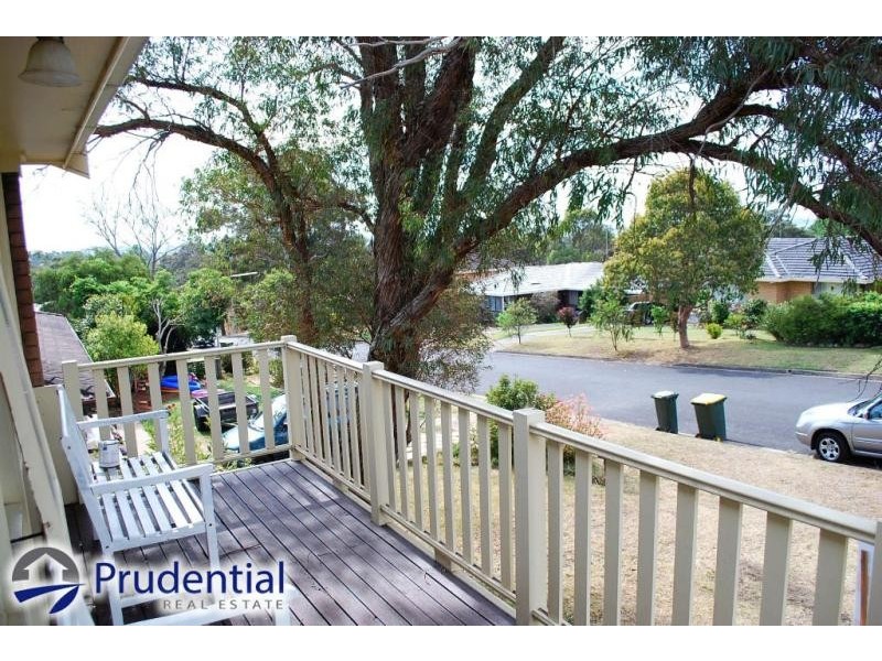 9 Kooloona Cres, Bradbury NSW 2560