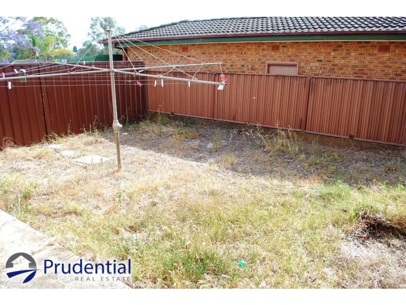 9 Kooloona Cres, Bradbury NSW 2560
