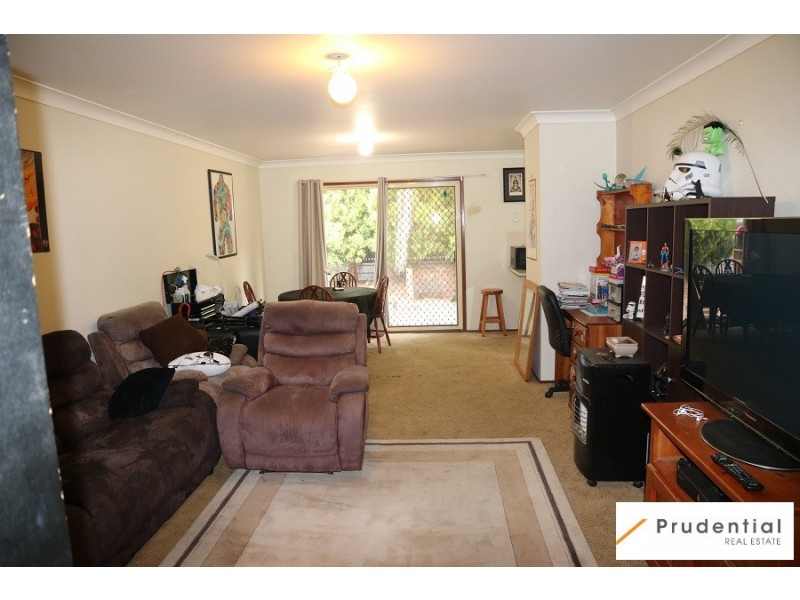 63 Carbasse Crescent, St Helens Park NSW 2560