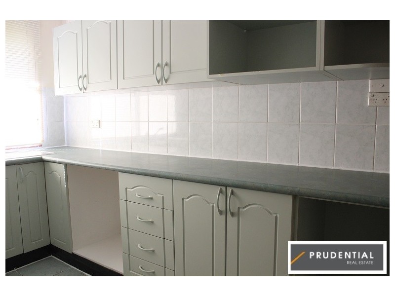 19 Hamlet Crescent, Rosemeadow NSW 2560