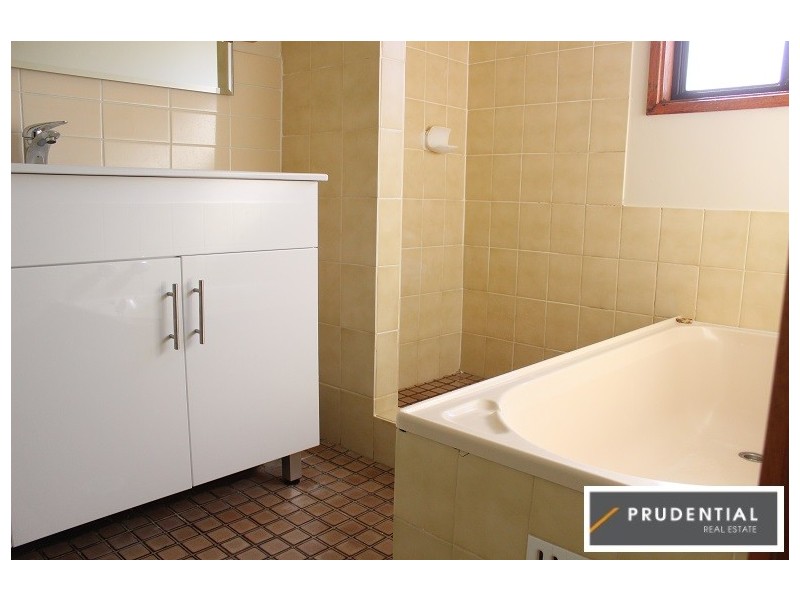 19 Hamlet Crescent, Rosemeadow NSW 2560