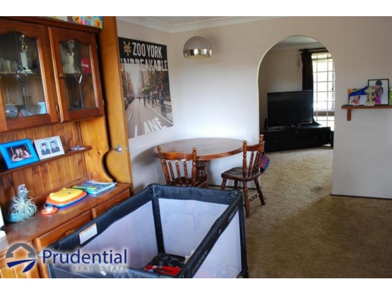 6 Willett Place, Ambarvale NSW 2560