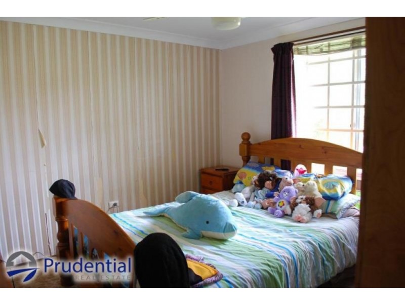 6 Willett Place, Ambarvale NSW 2560