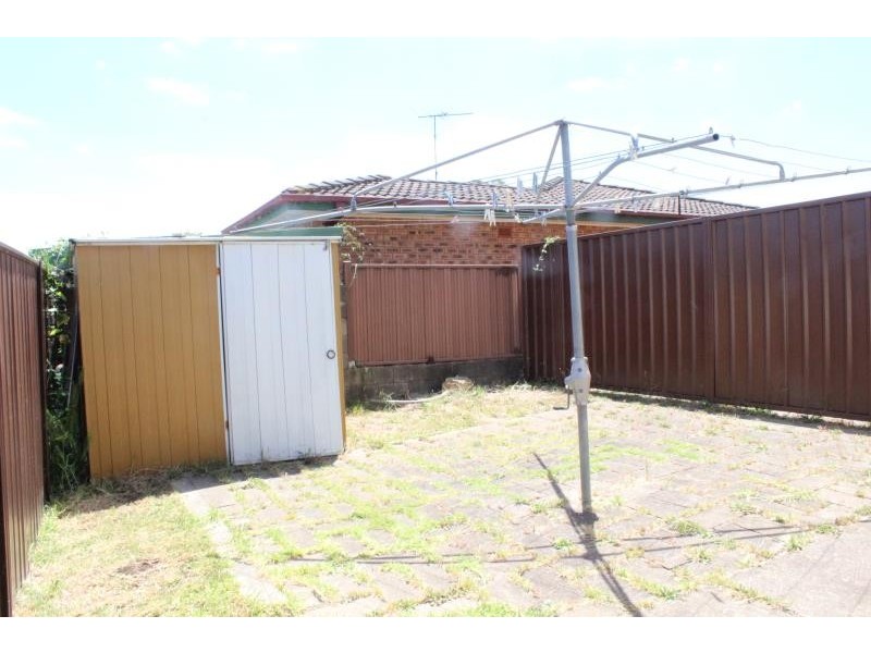 9A Kooloona Crescent, Bradbury NSW 2560