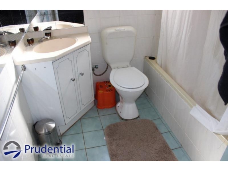 1 Macquarie Avenue, Campbelltown NSW 2560