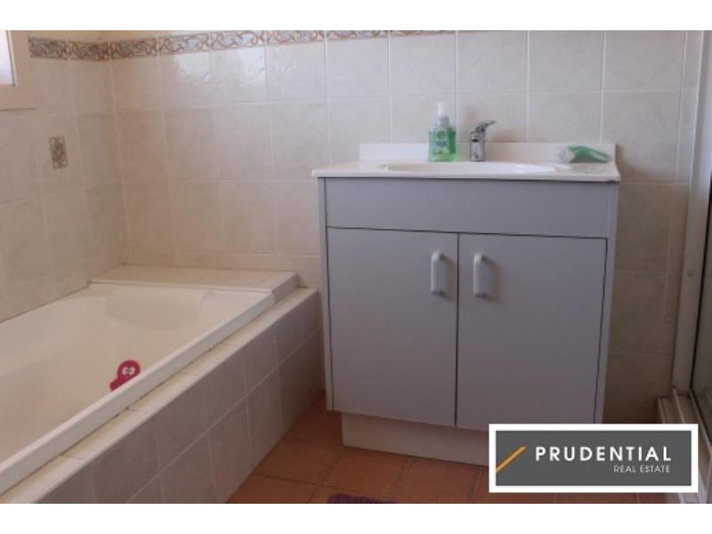 2/29 Kingsclare Street, Leumeah NSW 2560