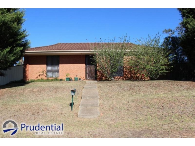 24 Lorenzo Crescent, Rosemeadow NSW 2560